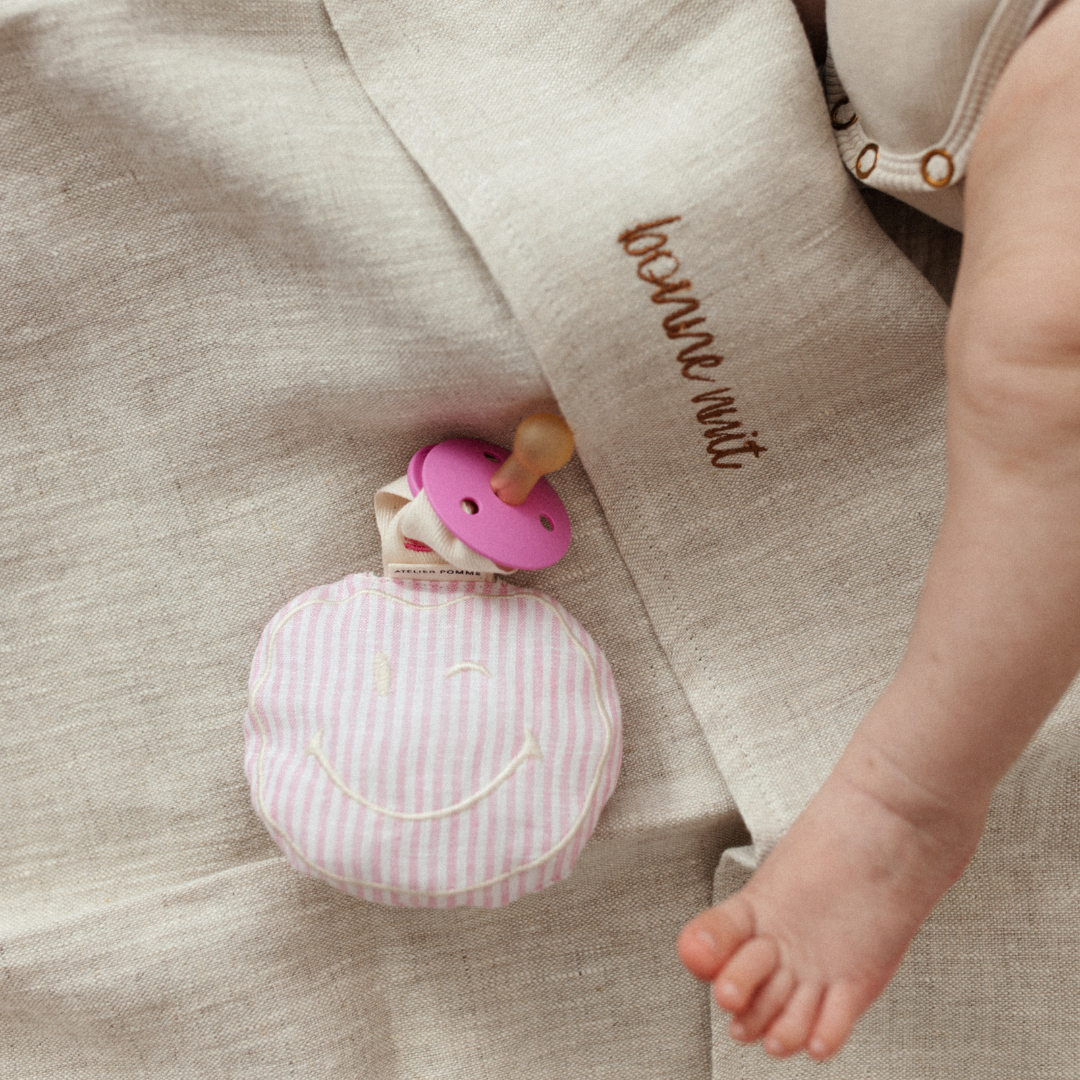 PACIFIER CLOTH - POMME - LOVELY LINEN PINKY PROMISE