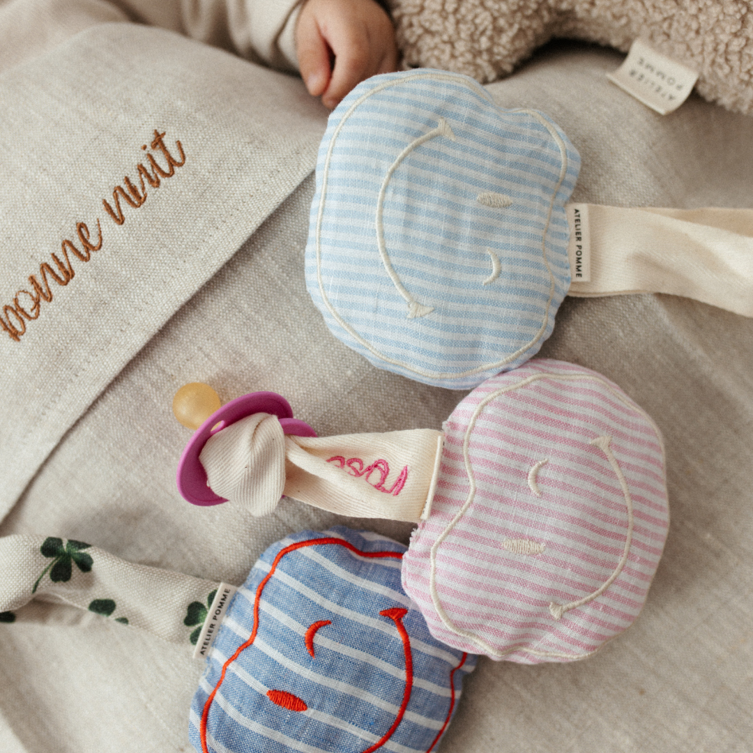 PACIFIER CLOTH - POMME - LOVELY LINEN PINKY PROMISE