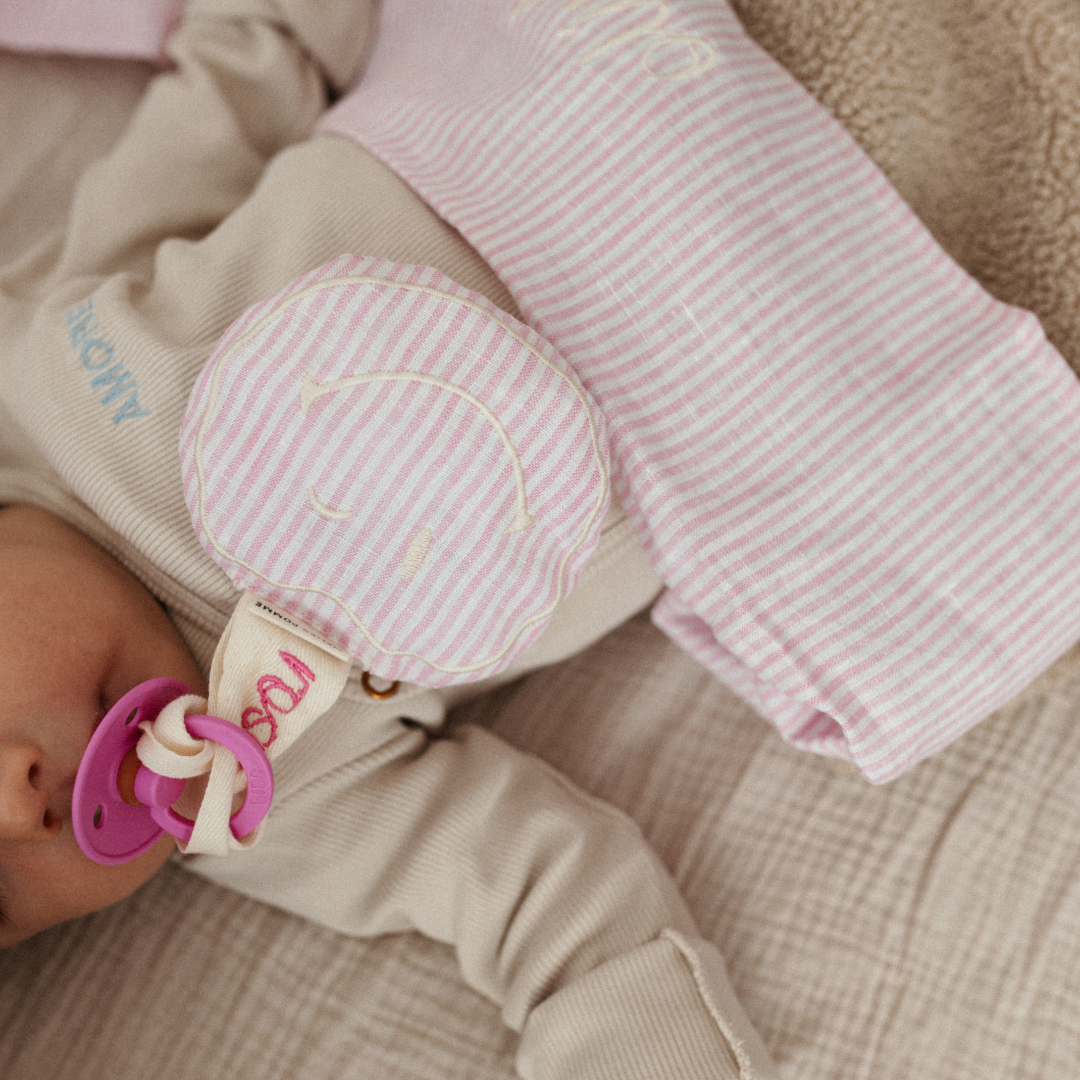 PACIFIER CLOTH - POMME - LOVELY LINEN PINKY PROMISE