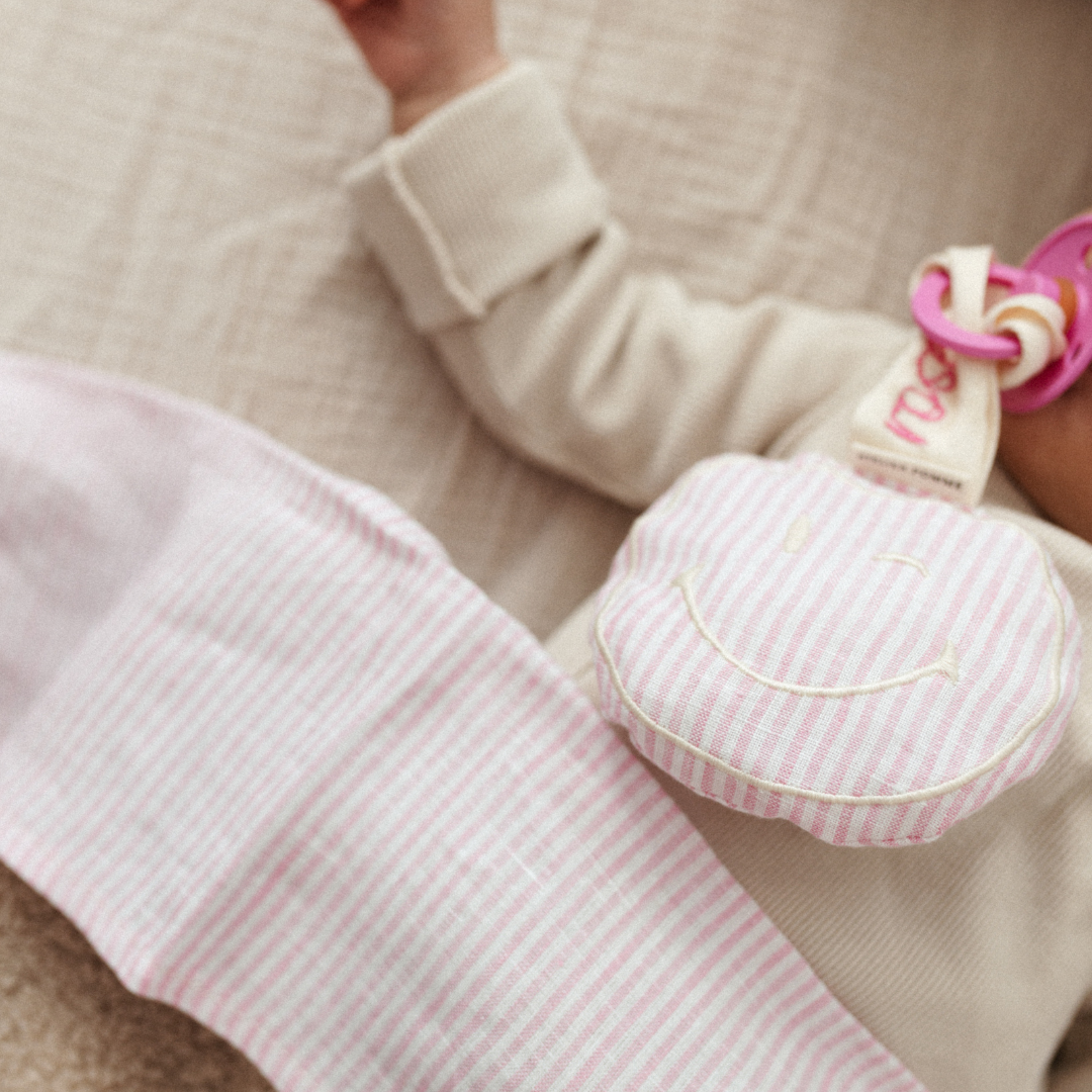 PACIFIER CLOTH - POMME - LOVELY LINEN PINKY PROMISE
