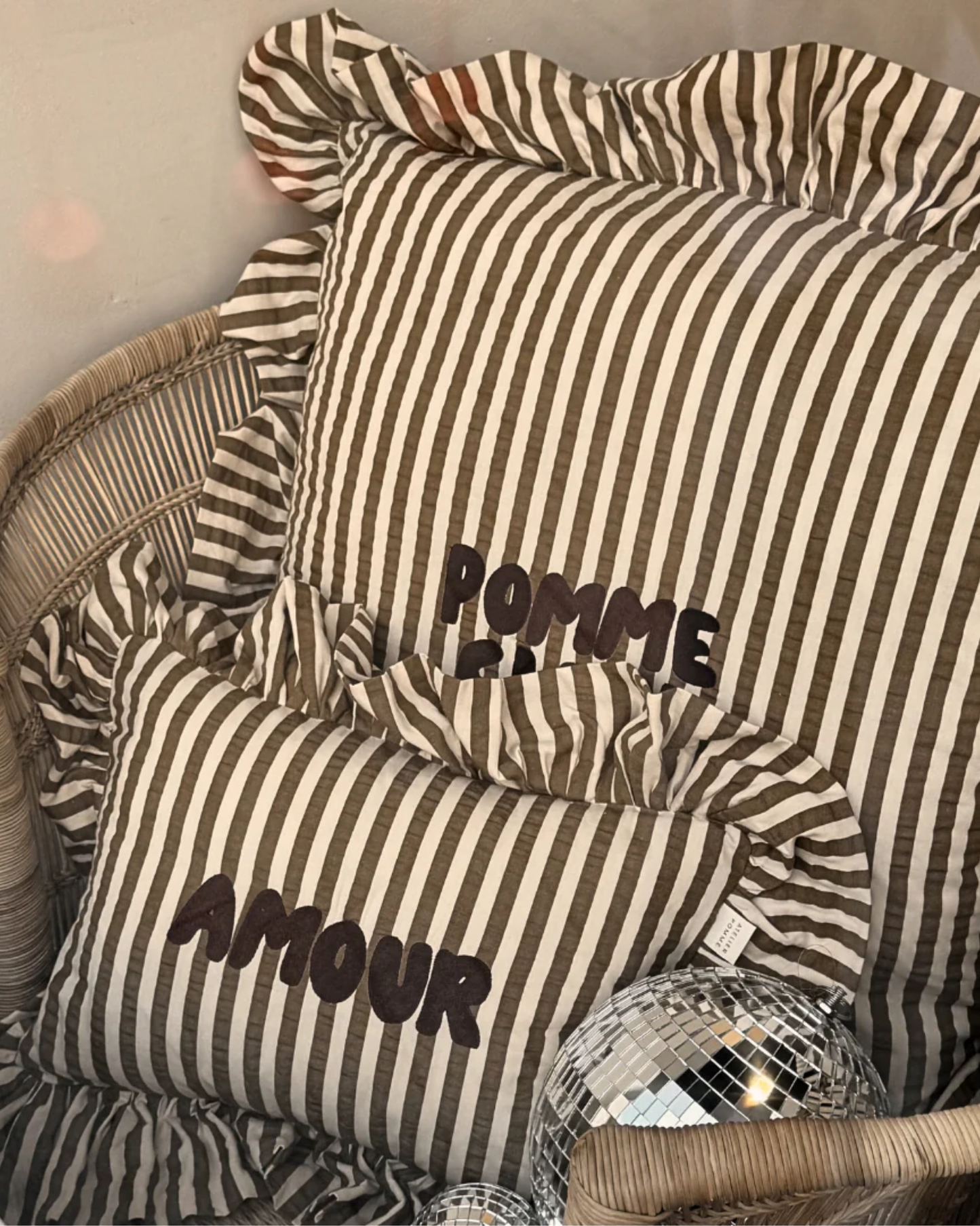 CUSHION | RAYURE FRILL FINE BROWN