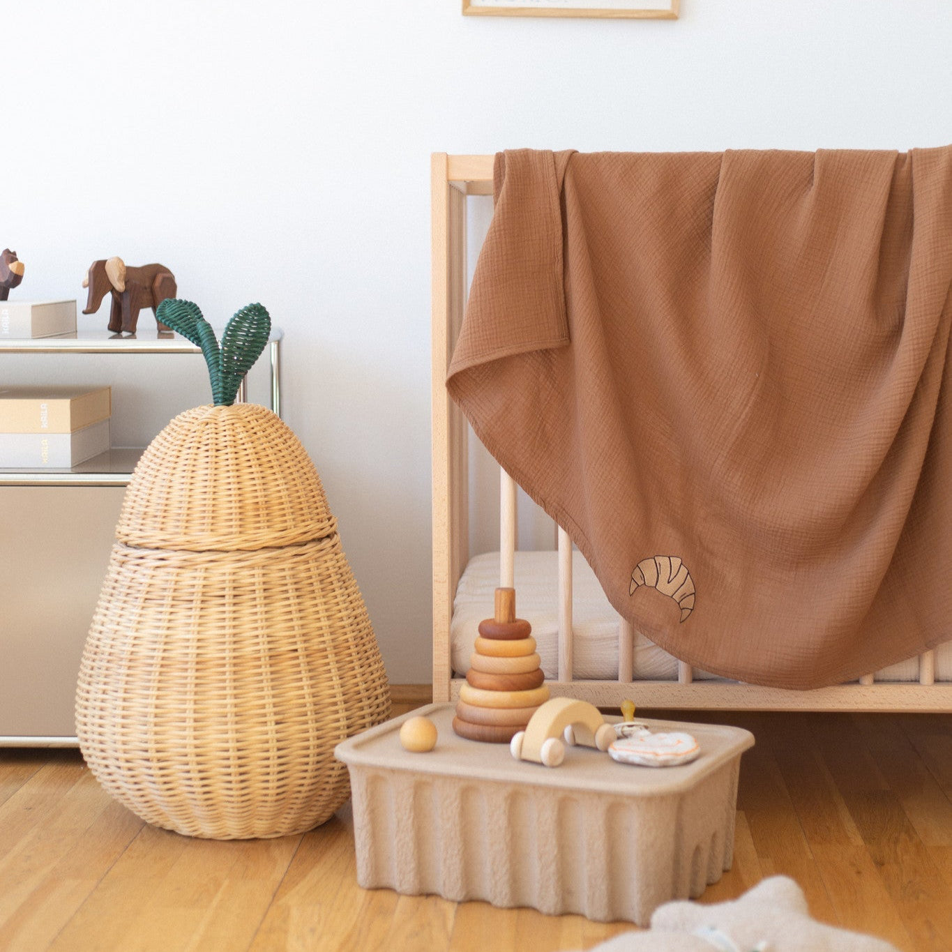 FLAT SHEET COT | BETTER BROWNIE