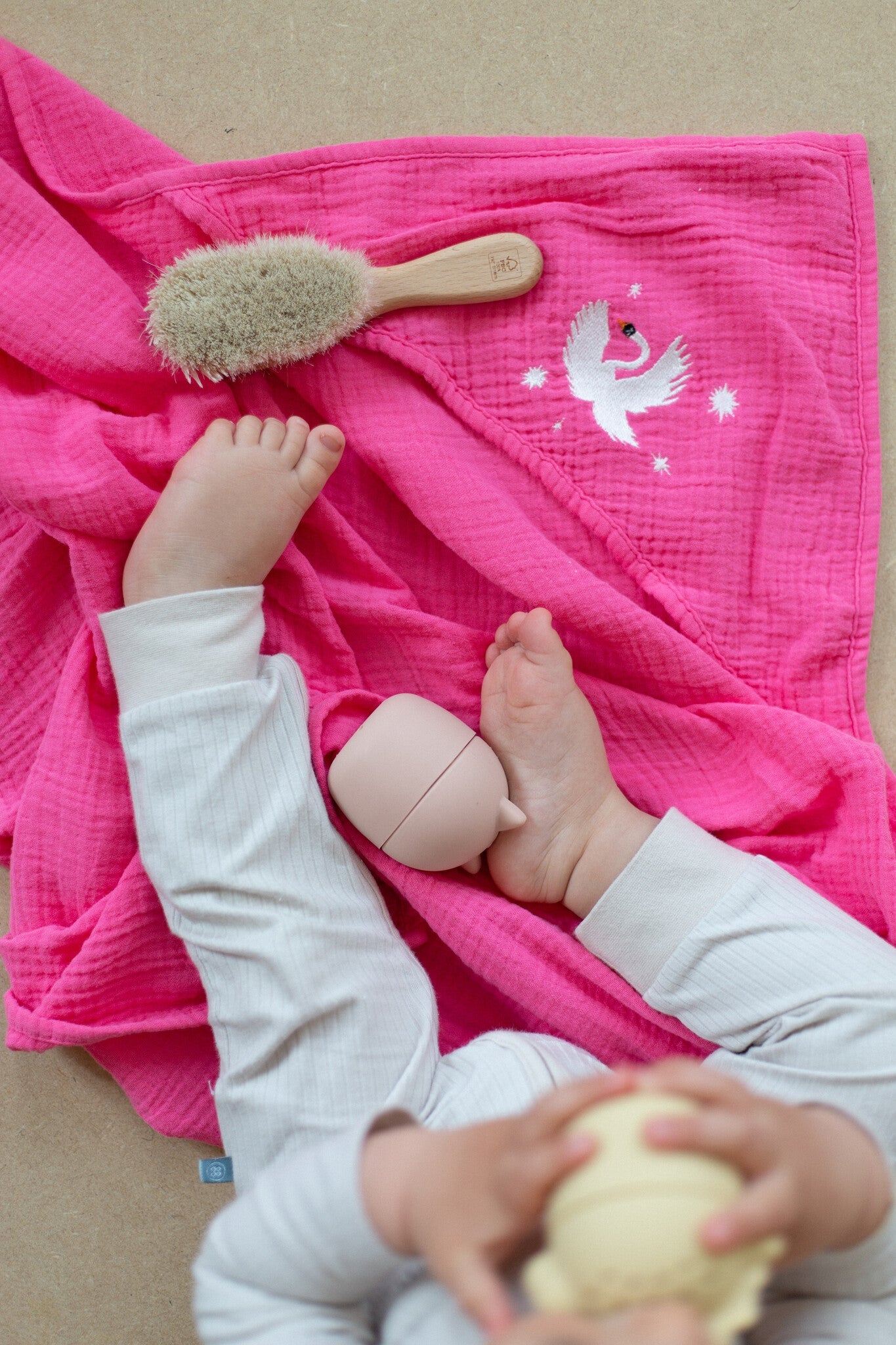 BATH TOWEL | BLOWY BUBBLEGUM