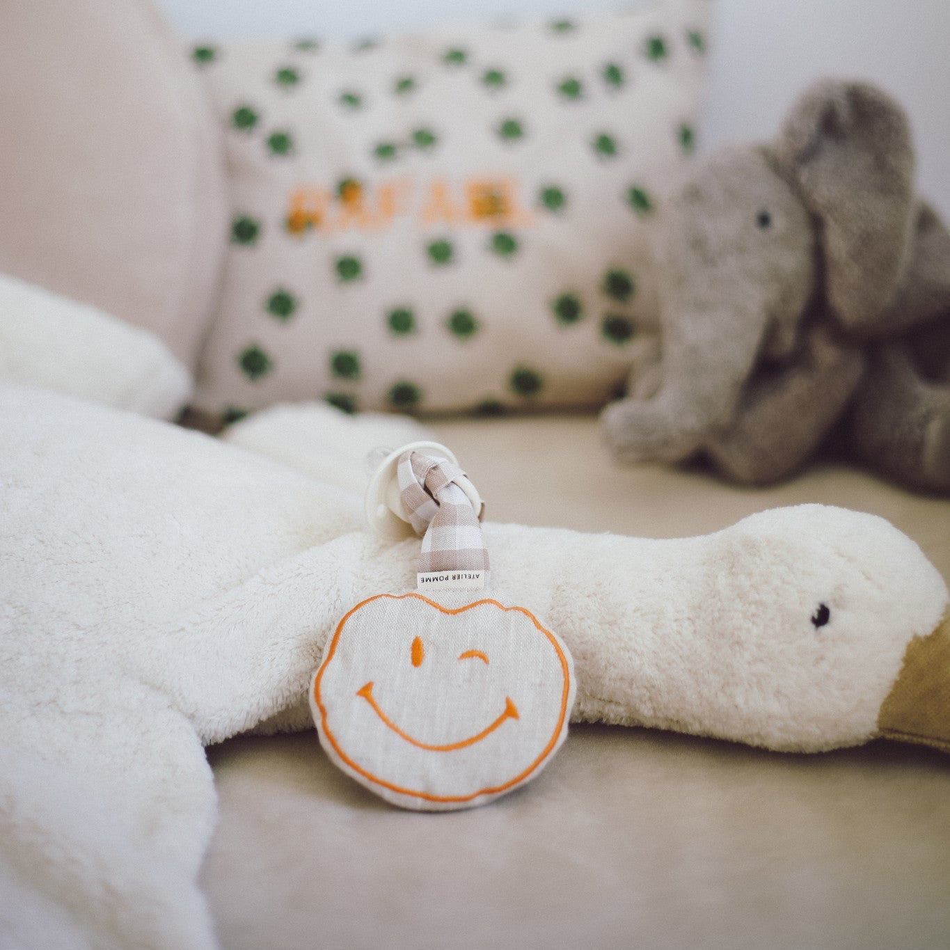 PACIFIER CLOTH POMME | LOVELY LINEN