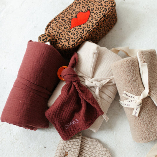 PACIFIER CLOTH CUDDLE | BURGUNDY BOO