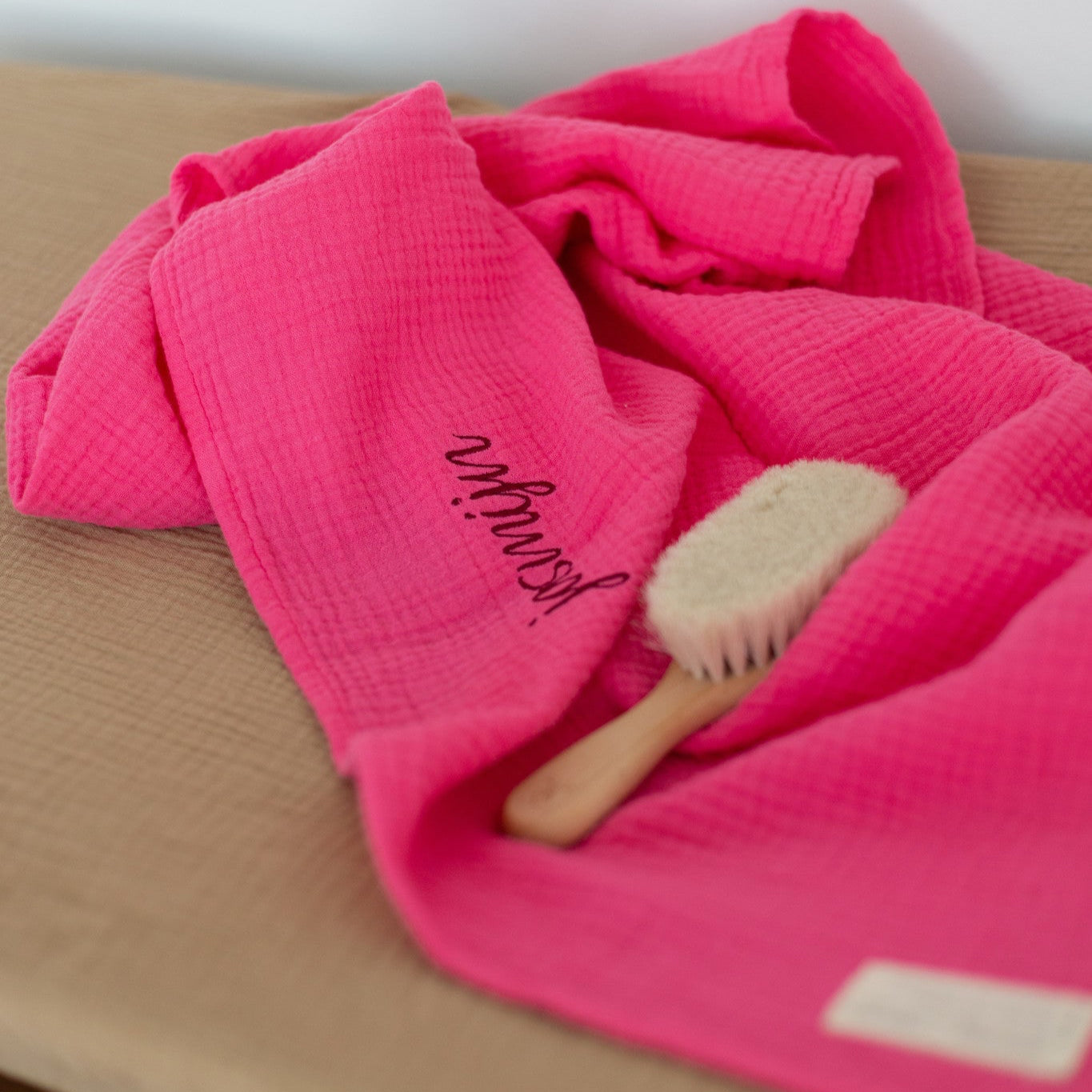 HUGE TOWEL | BLOWY BUBBLEGUM