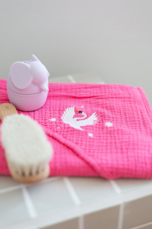 BATH TOWEL | BLOWY BUBBLEGUM