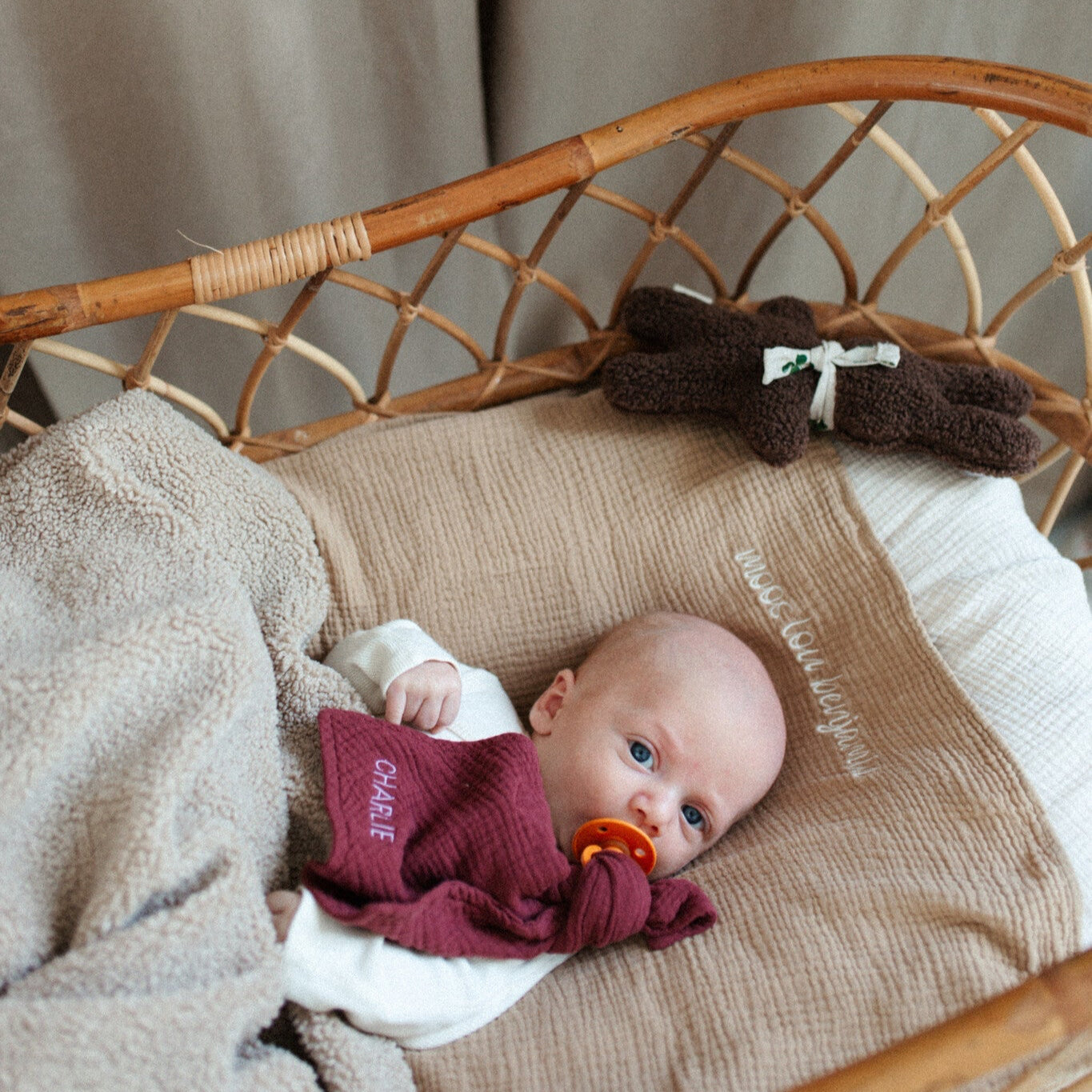 PACIFIER CLOTH CUDDLE | BURGUNDY BOO