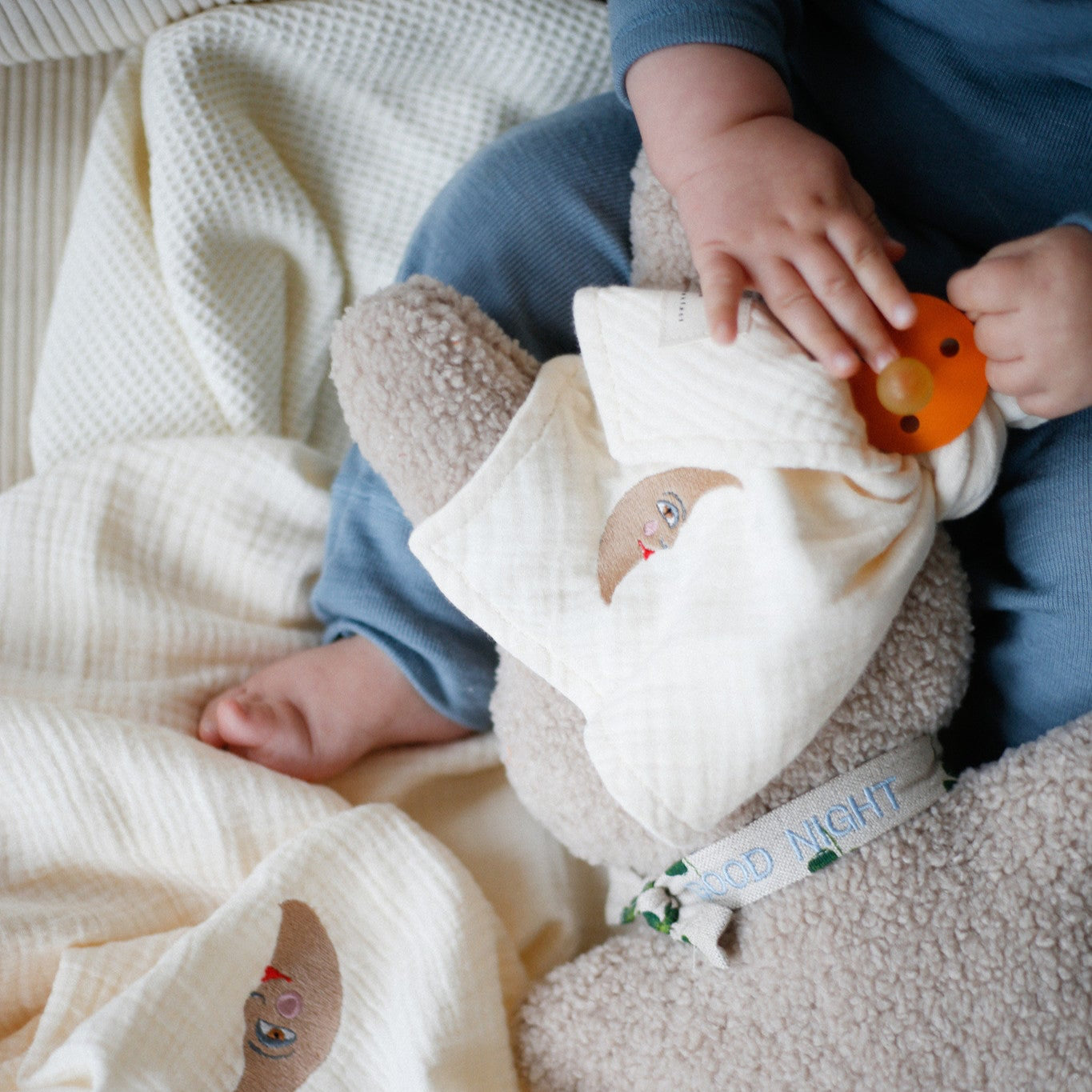 PACIFIER CLOTH CUDDLE | COSY WHITE