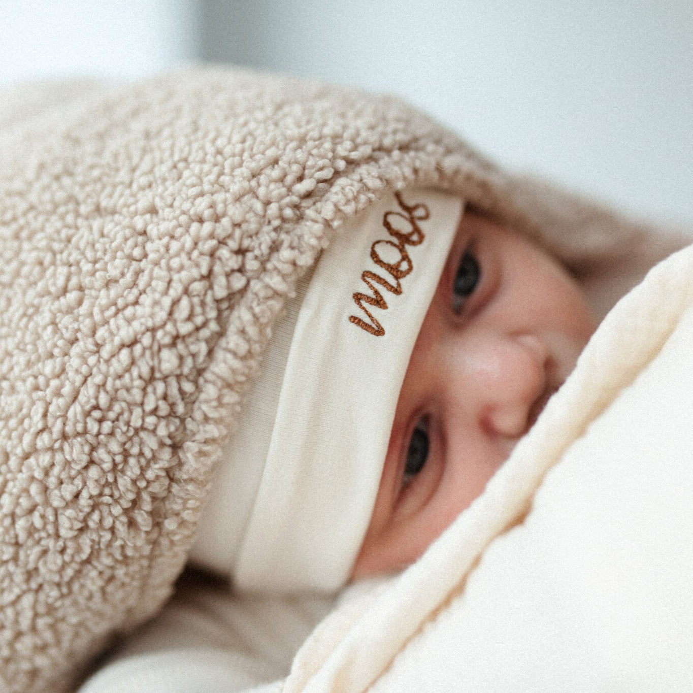 TEDDY HOODED BLANKET | BONJOUR BEIGE
