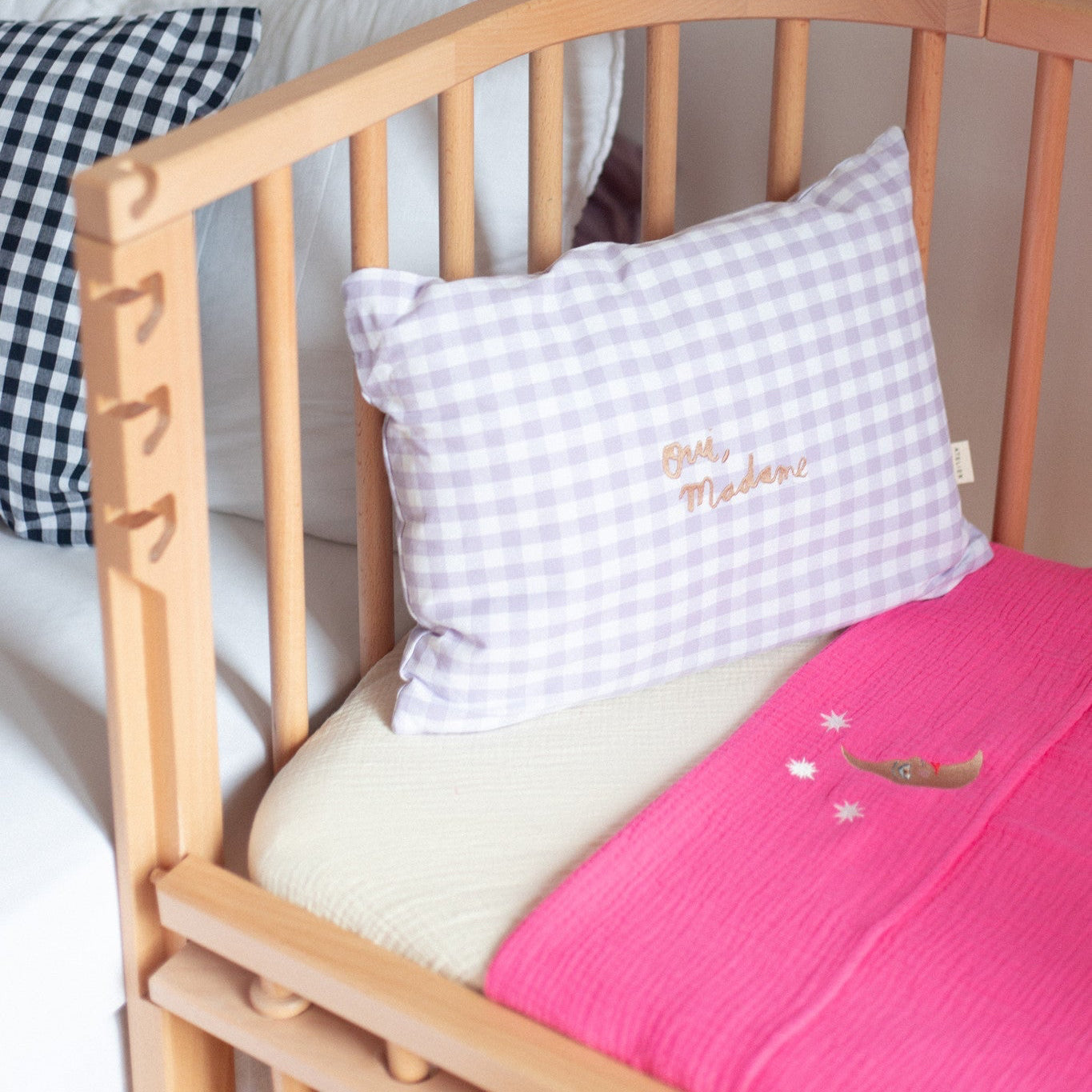 FLAT SHEET CRIB | BLOWY BUBBLEGUM
