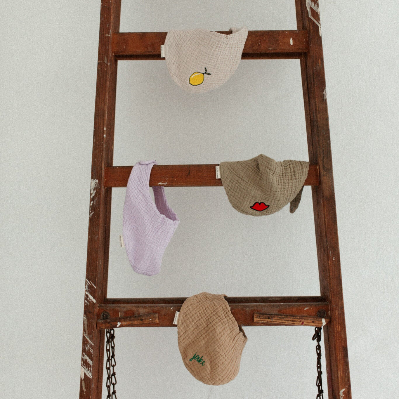 TINY BIB | FINE BROWN