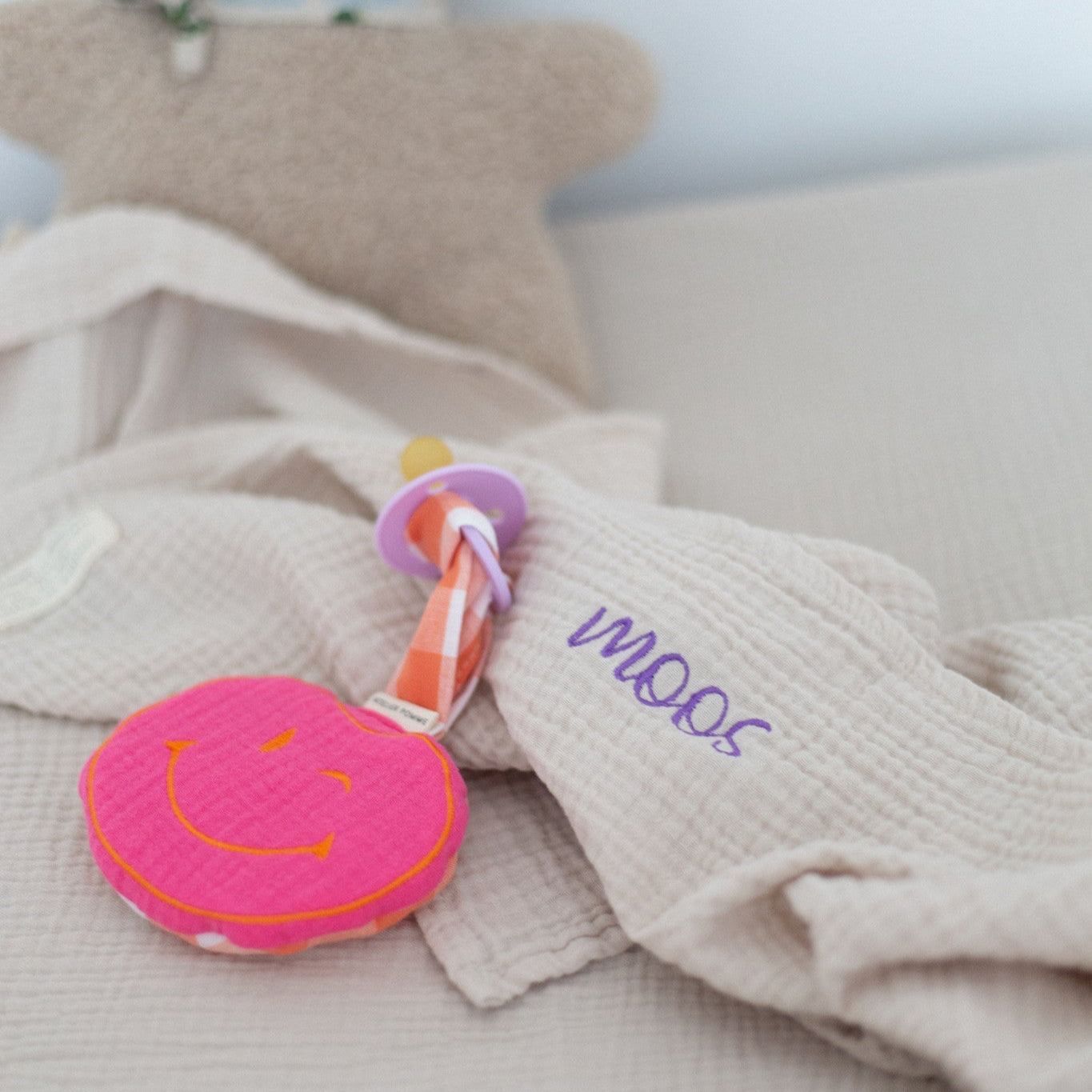 PACIFIER CLOTH POMME | BLOWY BUBBLEGUM