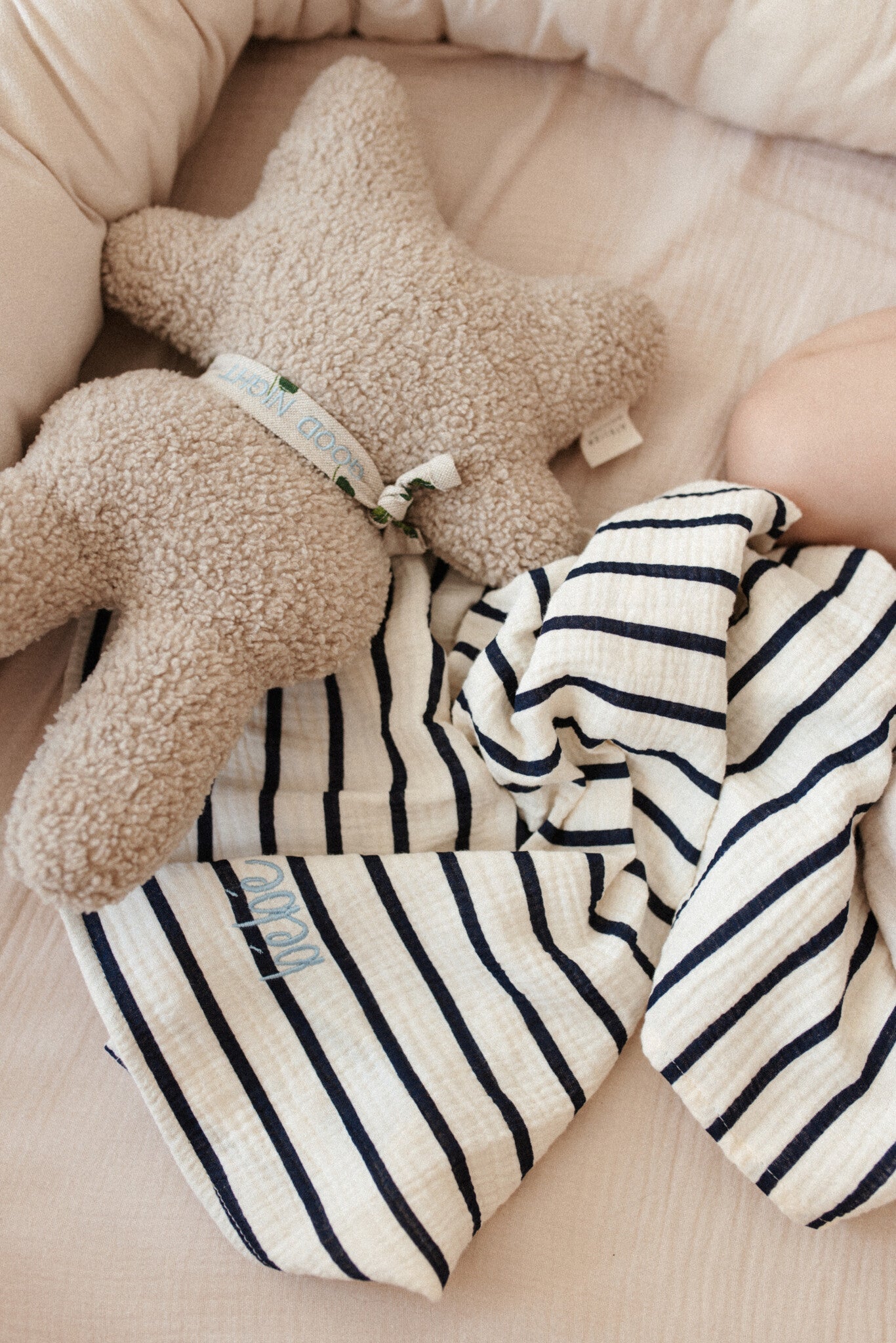 HUGE TOWEL - THE BRETON STRIPE