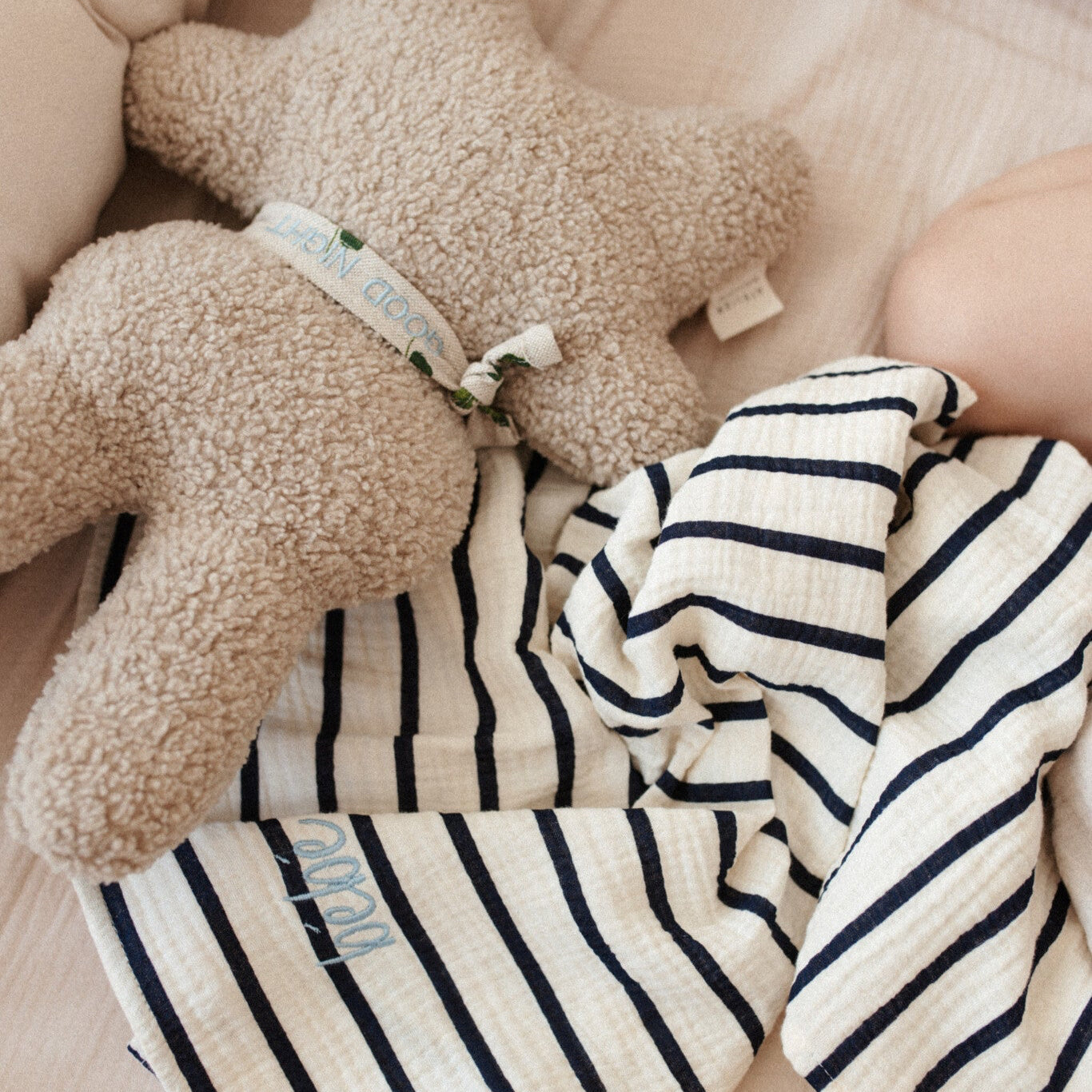 HUGE TOWEL | THE BRETON STRIPE
