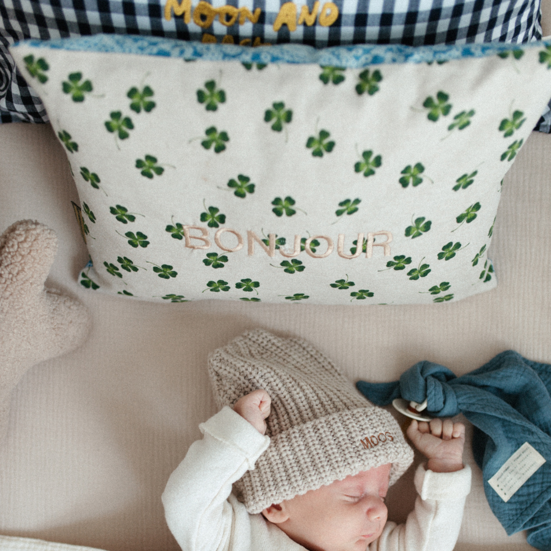 CUSHION: LUCKY