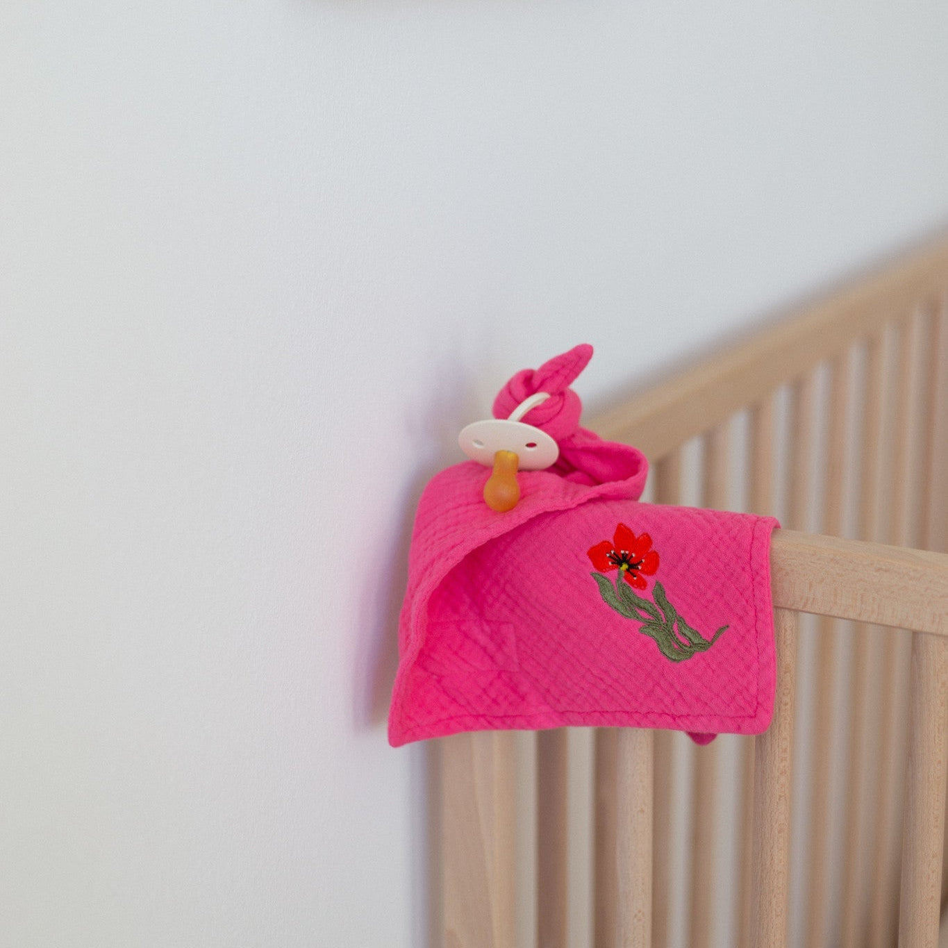 PACIFIER CLOTH CUDDLE | BLOWY BUBBLEGUM