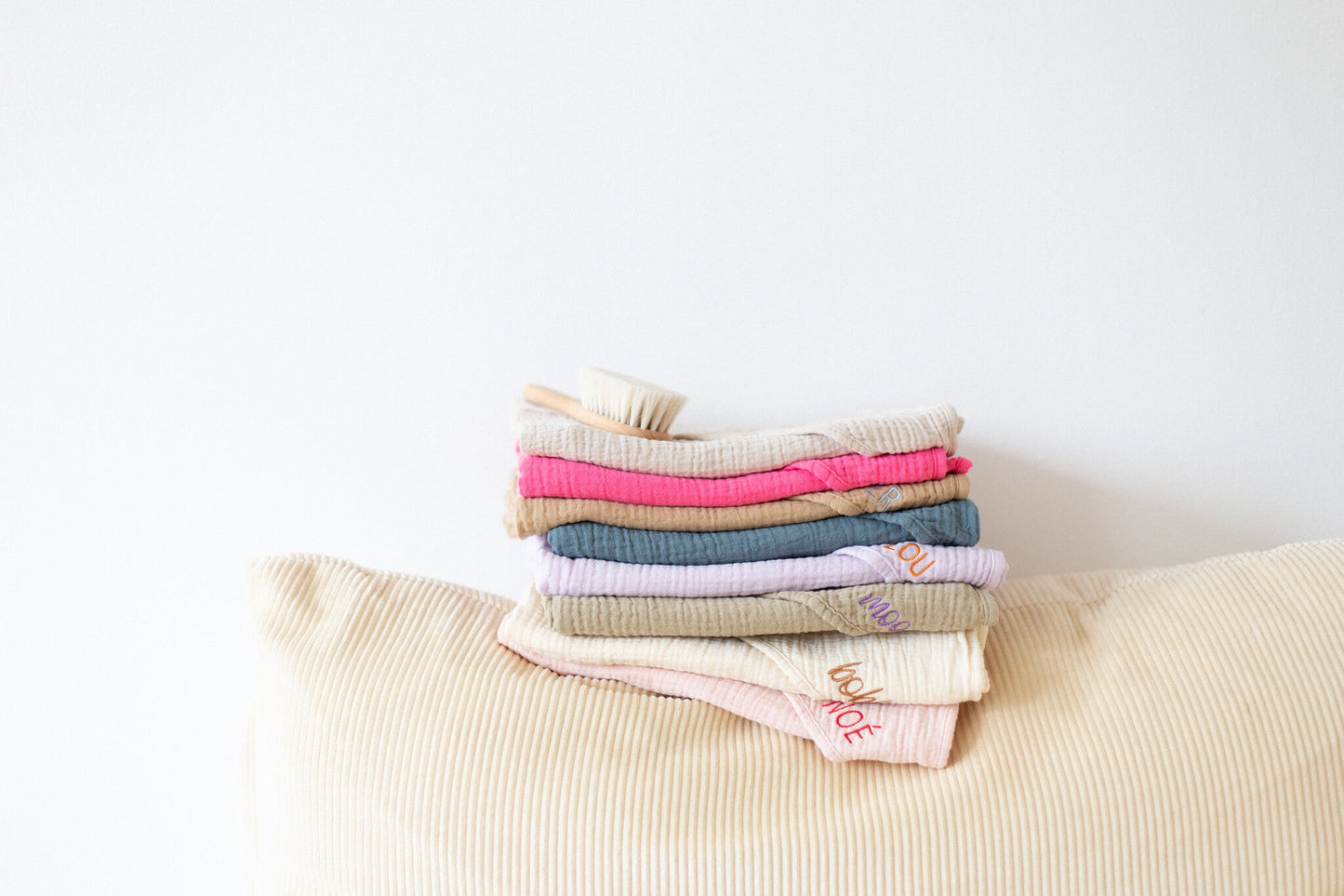 BATH TOWEL | BLOWY BUBBLEGUM