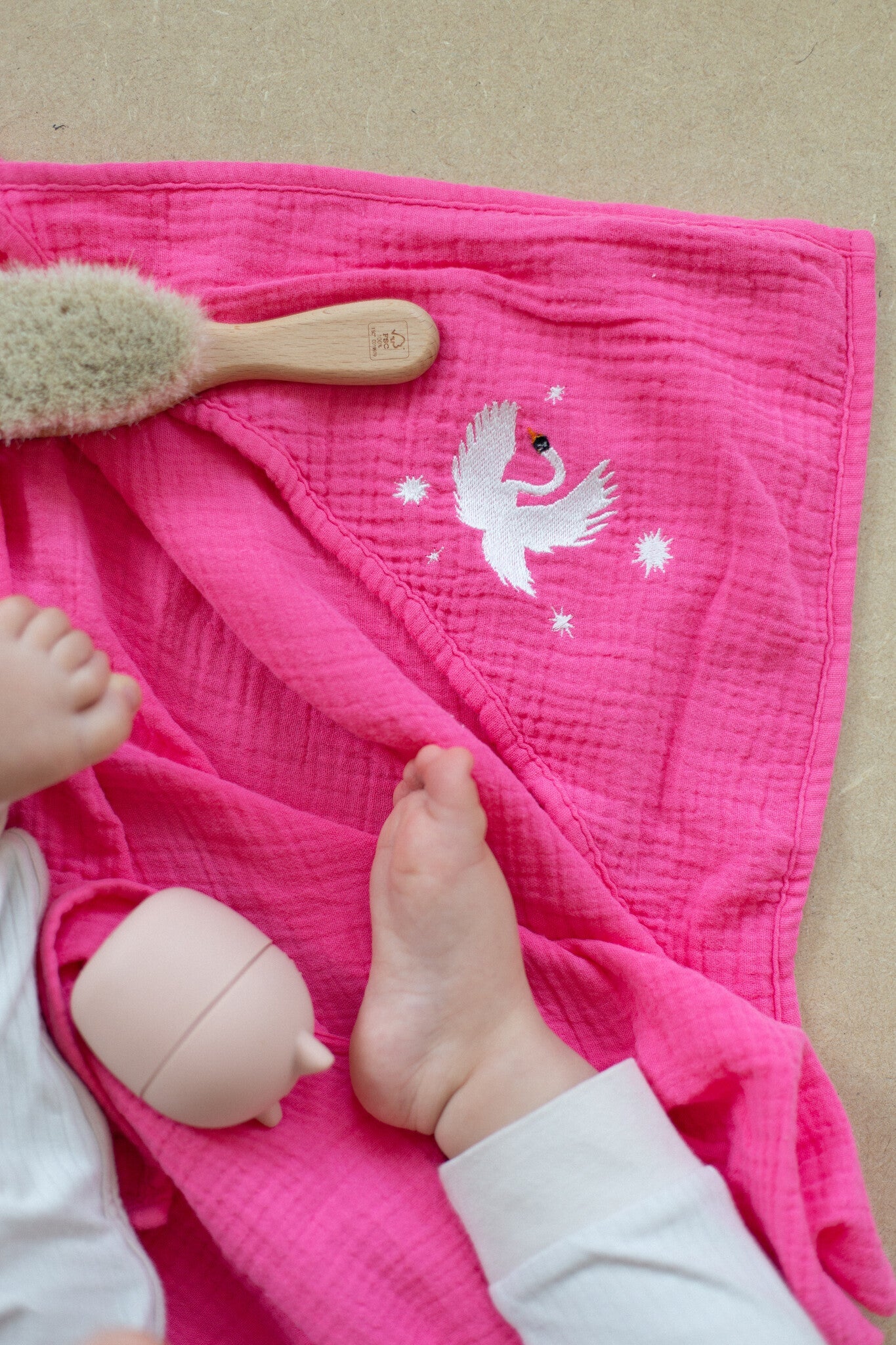 BATH TOWEL | BLOWY BUBBLEGUM