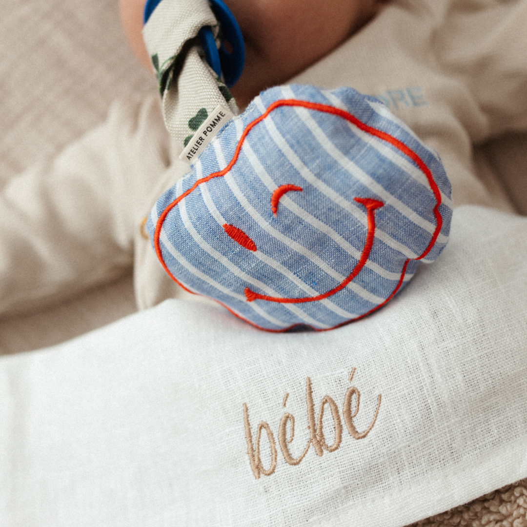 PACIFIER CLOTH  POMME | LOVELY LINEN L'AMOUR