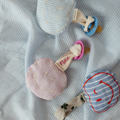 PACIFIER CLOTH  POMME | LOVELY LINEN L'AMOUR