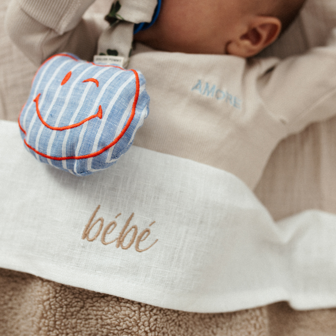 PACIFIER CLOTH  POMME | LOVELY LINEN L'AMOUR