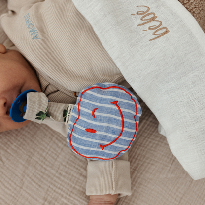 PACIFIER CLOTH  POMME | LOVELY LINEN L'AMOUR