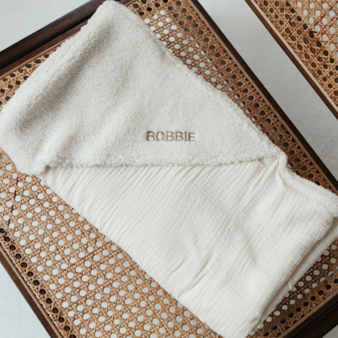 TEDDY HOODED BLANKET | SNOWY