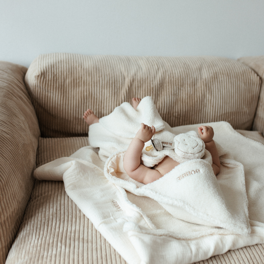 TEDDY HOODED BLANKET | SNOWY