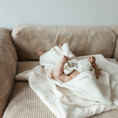 TEDDY HOODED BLANKET | SNOWY