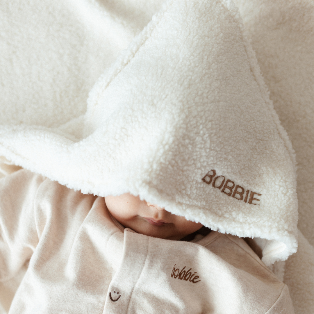 TEDDY HOODED BLANKET | SNOWY
