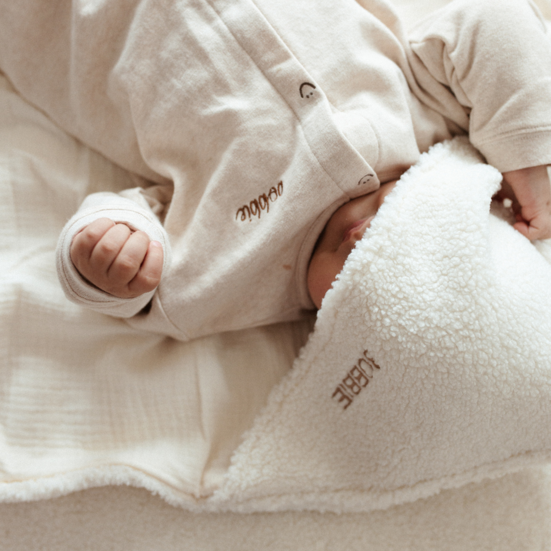 TEDDY HOODED BLANKET | SNOWY