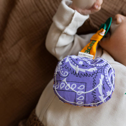 PACIFIER CLOTH POMME | BANDANA LUCKY LILA