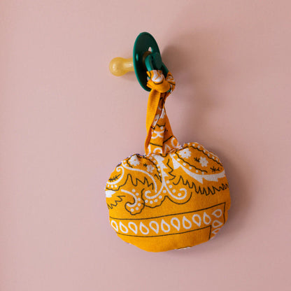 PACIFIER CLOTH POMME | BANDANA LUCKY LILA