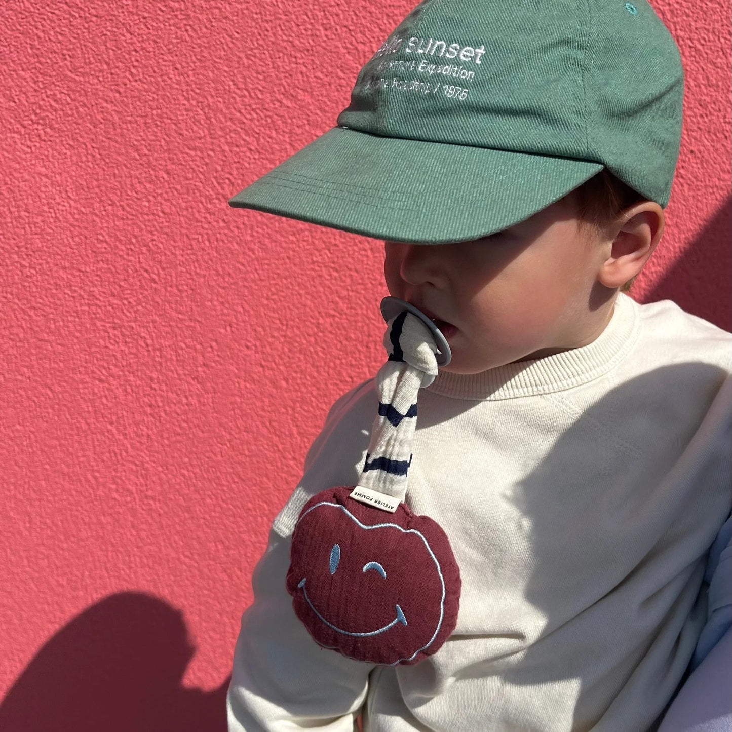 PACIFIER CLOTH POMME |  BURGUNDY BOO