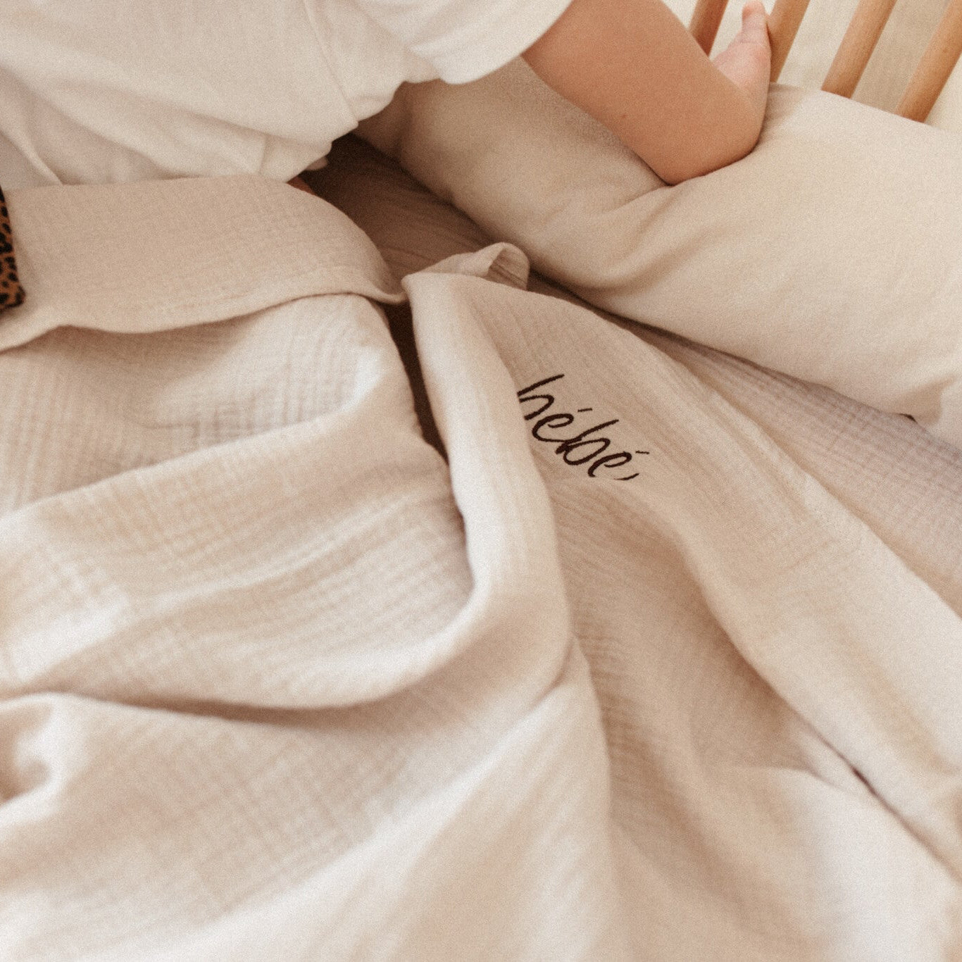 GIANT SWADDLE | BONJOUR BEIGE