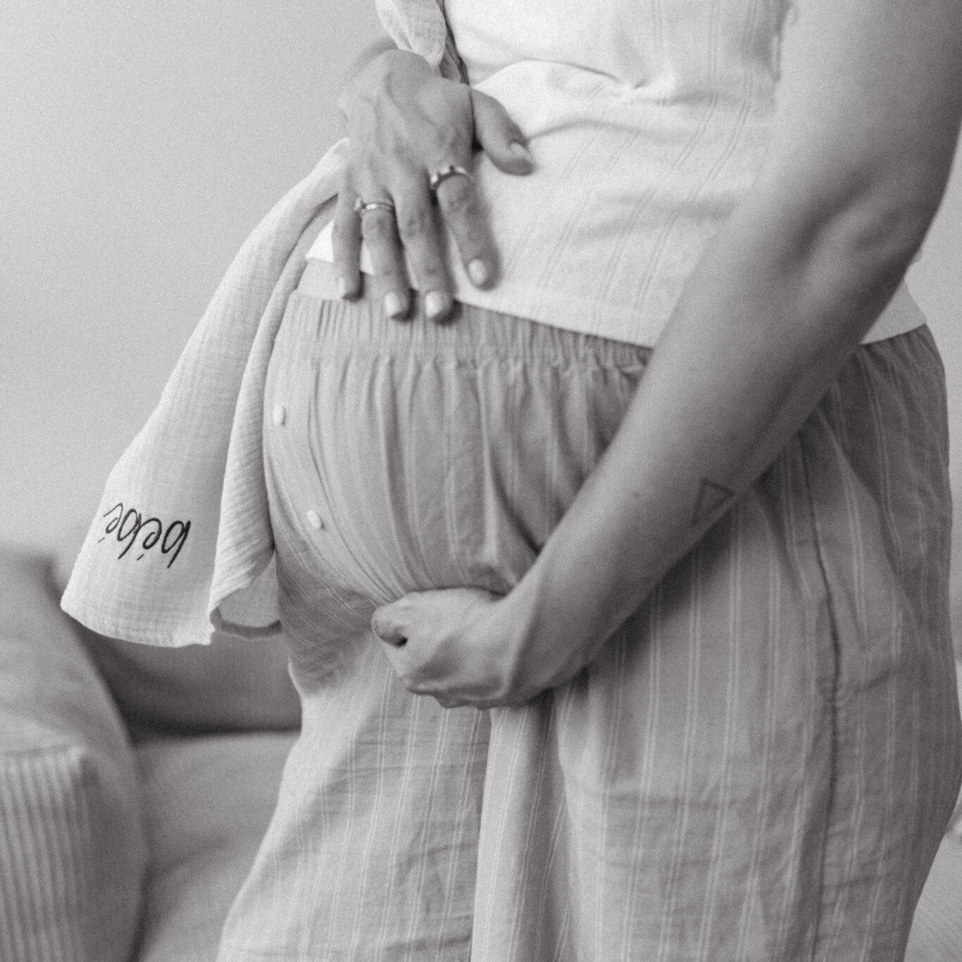 GIANT SWADDLE | BONJOUR BEIGE