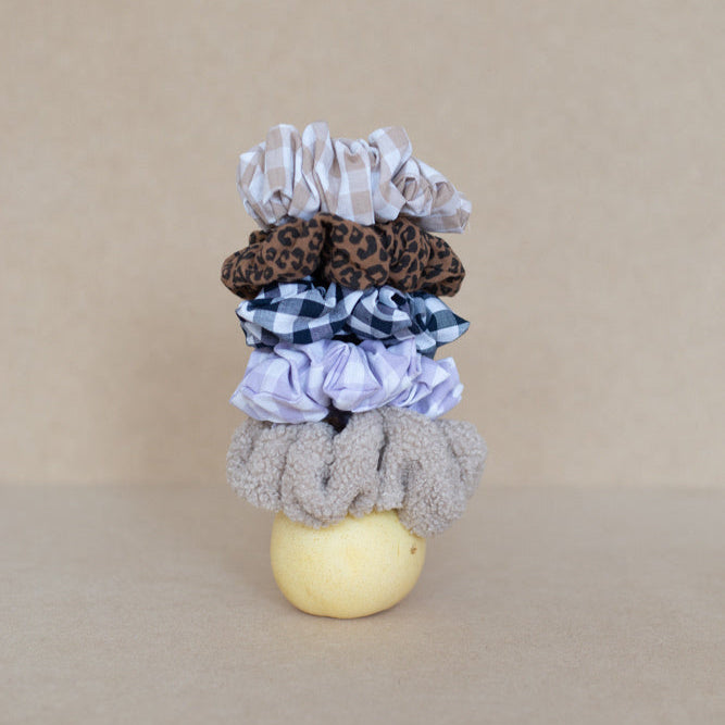 CHECKED OVERSIZED SCRUNCHIE