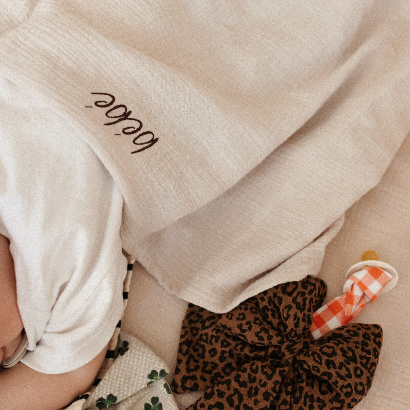 GIANT SWADDLE | BONJOUR BEIGE