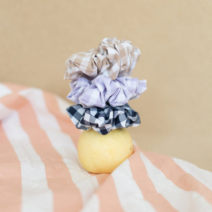 CHECKED OVERSIZED SCRUNCHIE