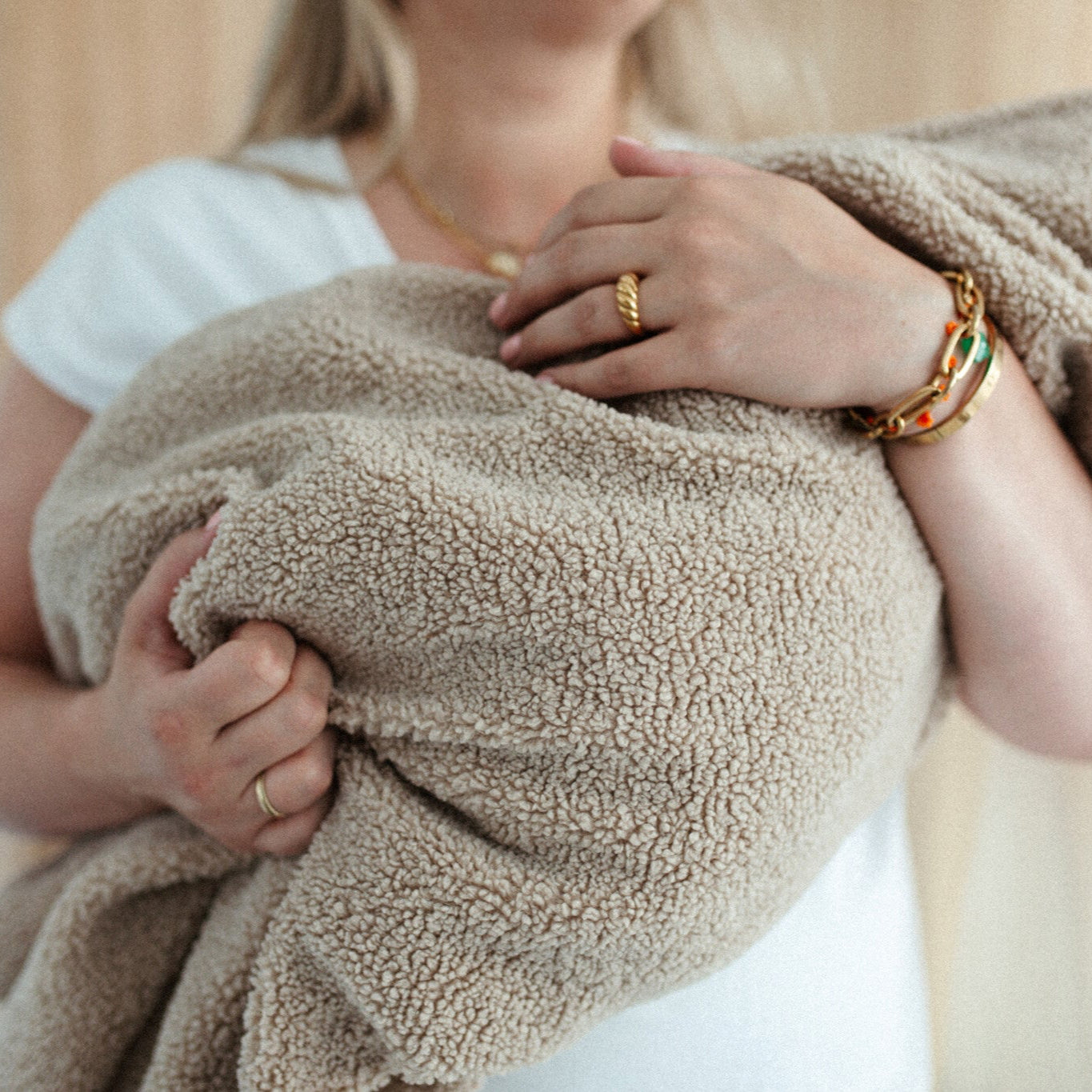 TEDDY HOODED BLANKET | BONJOUR BEIGE