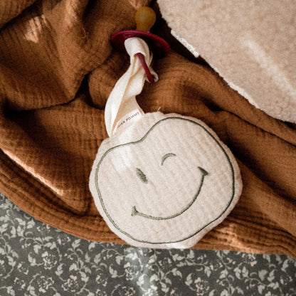 PACIFIER CLOTH POMME | BONJOUR BEIGE