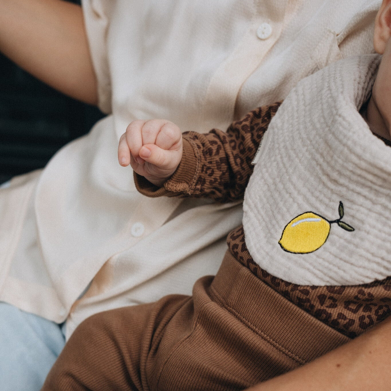 TINY BIB | BONJOUR BEIGE