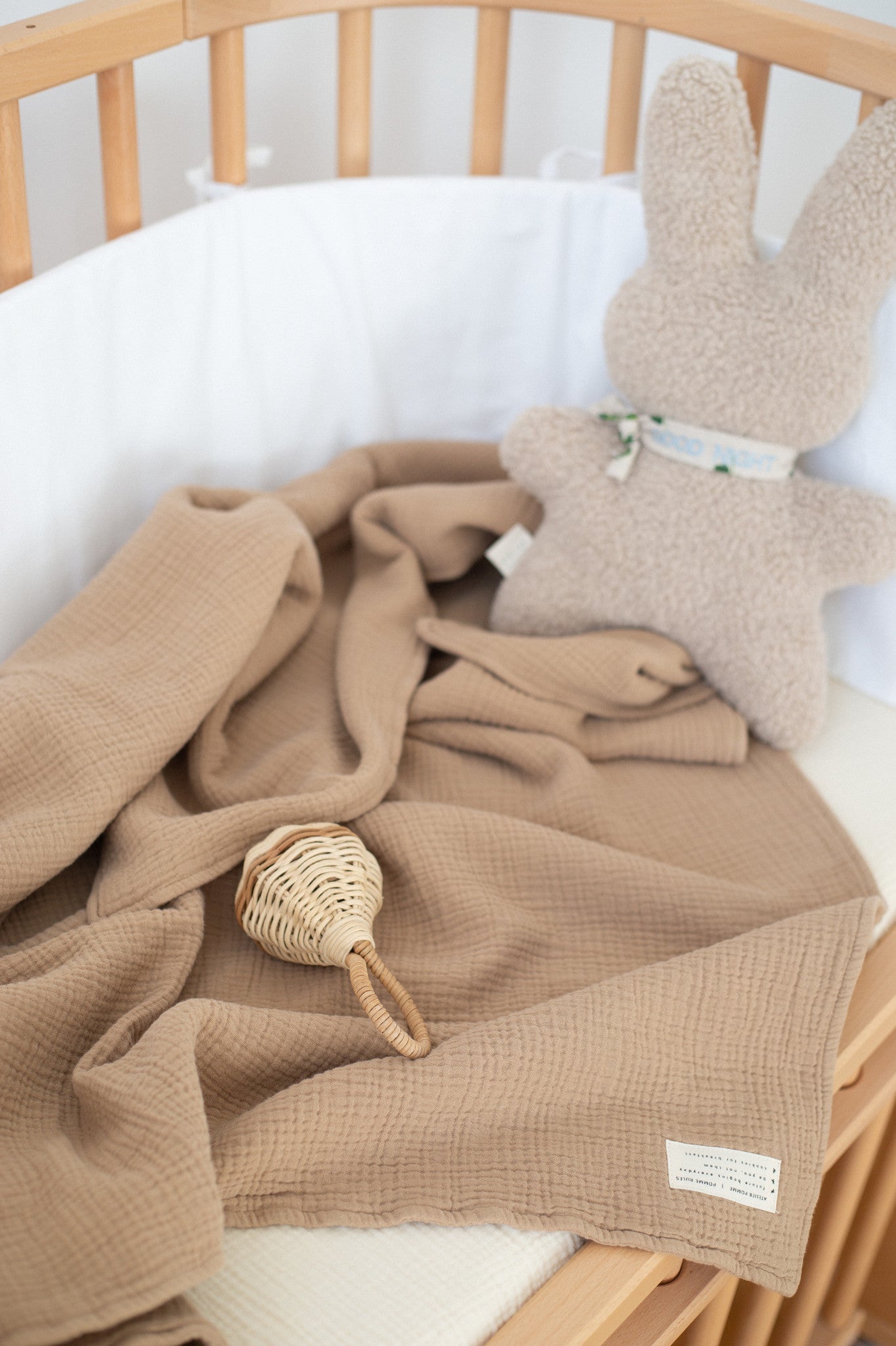 MUSLIN BLANKET CRIB | FINE BROWN