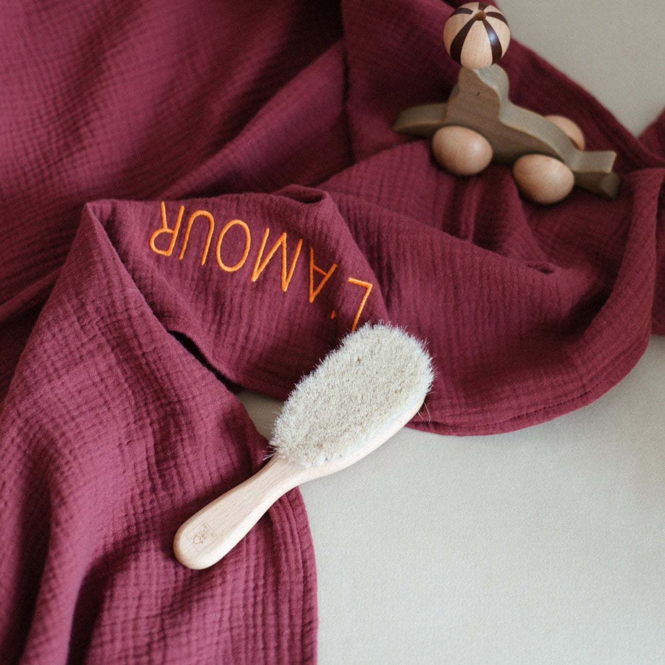 GIANT SWADDLE | BURGUNDY BOO