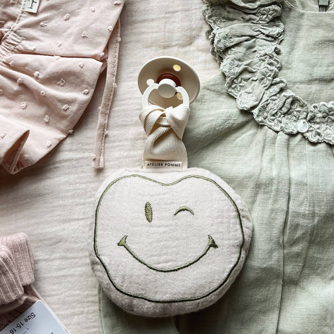PACIFIER CLOTH POMME | BONJOUR BEIGE