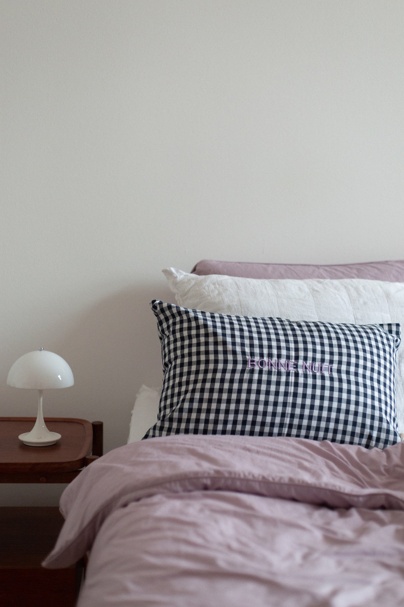 CUSHION: CHECKED IN - MISTER MARINE