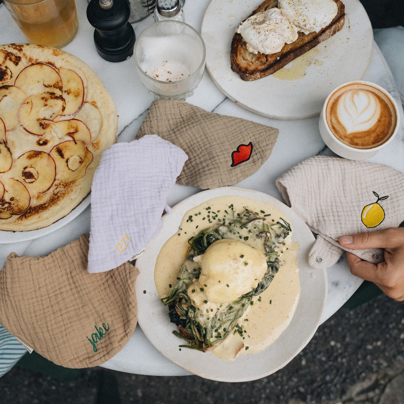 TINY BIB | FINE BROWN