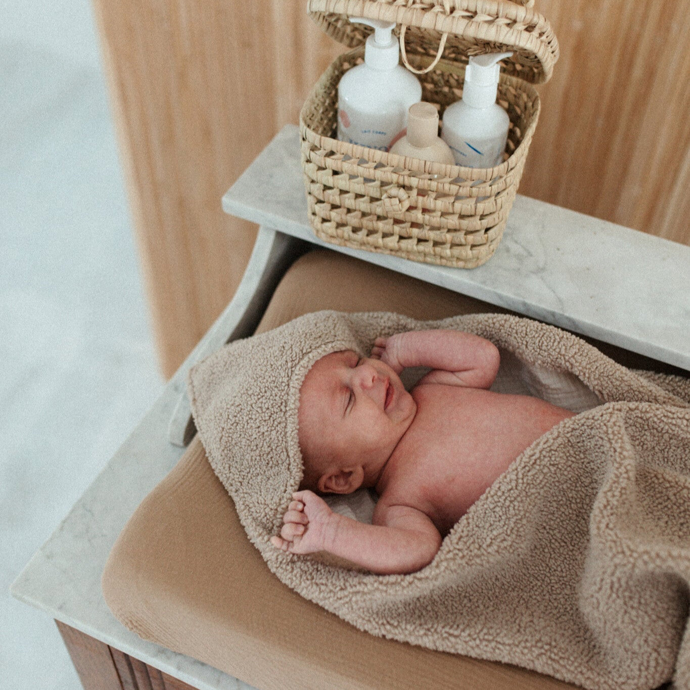TEDDY HOODED BLANKET | BONJOUR BEIGE