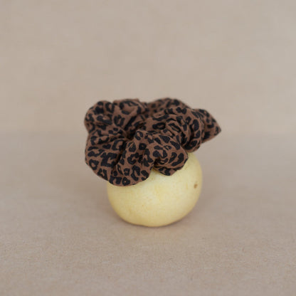 OVERSIZED LEOPARD SCRUNCHIE